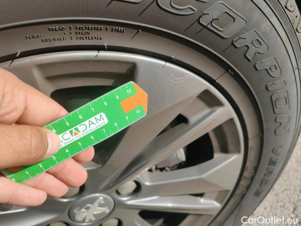  Peugeot  2008 PEUGEOT  / 2019 / 5P / todoterreno Active Pack BlueHDI 81kW (110CV) #12