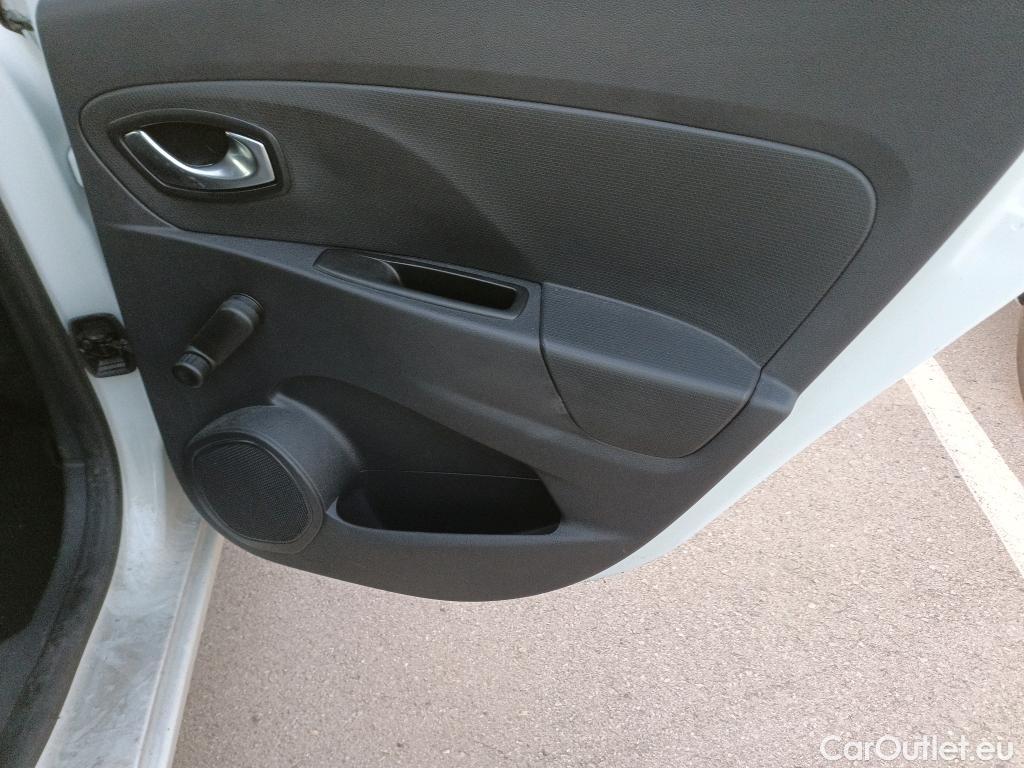  Renault  Clio RENAULT  / 2016 / 5P / berlina con portón Business dCi 55kW (75CV) -18 #26
