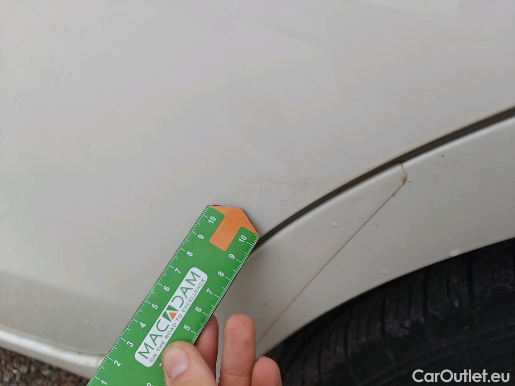  Toyota  Yaris TOYOTA  / 2017 / 5P / berlina con portón 1.5 100H Active Tech #8