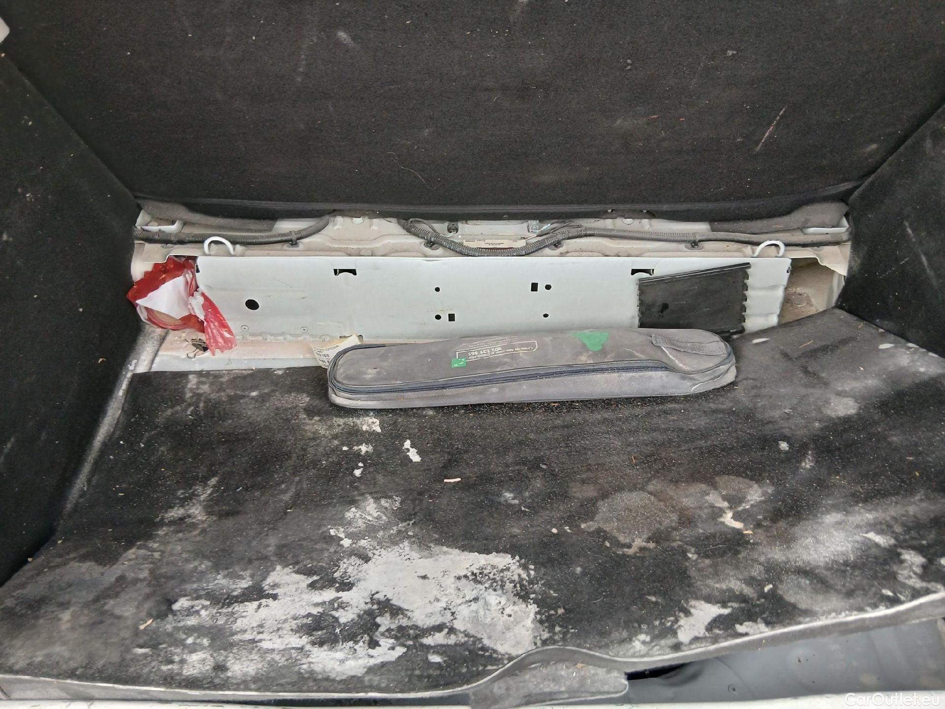  Renault  Zoe RENAULT  / 2013 / 5P / berlina con portón Limited 40 R110 -18 #38