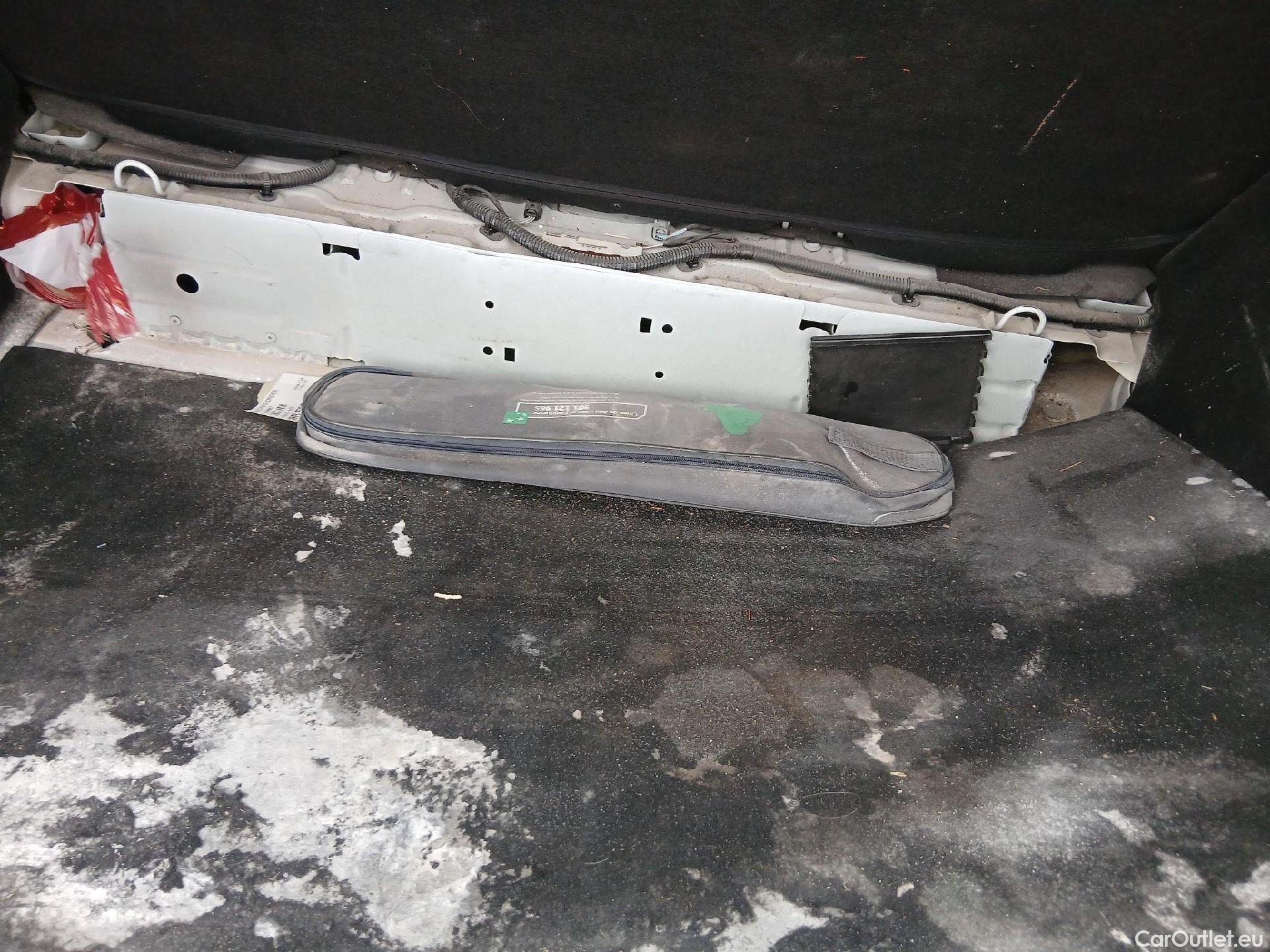  Renault  Zoe RENAULT  / 2013 / 5P / berlina con portón Limited 40 R110 -18 #7