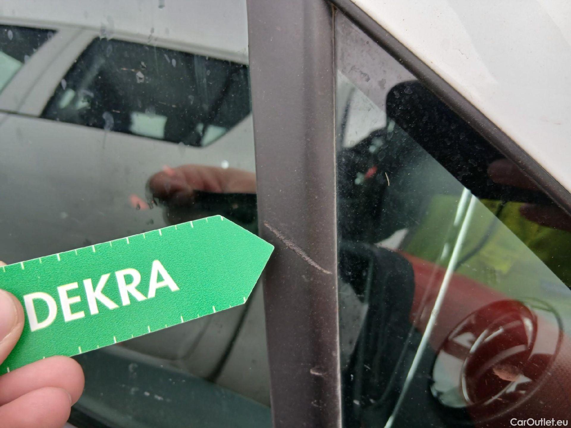  Renault  Zoe RENAULT  / 2013 / 5P / berlina con portón Limited 40 R110 -18 #42