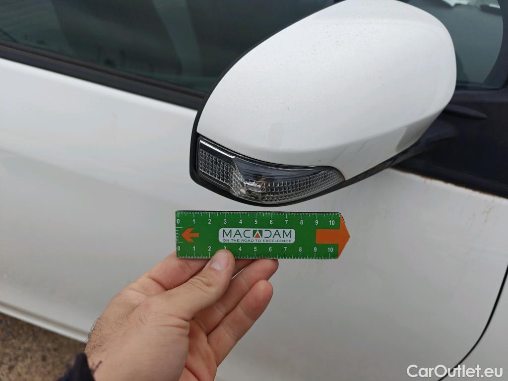  Toyota  Yaris TOYOTA  / 2017 / 5P / berlina con portón 1.5 100H Active Tech #17