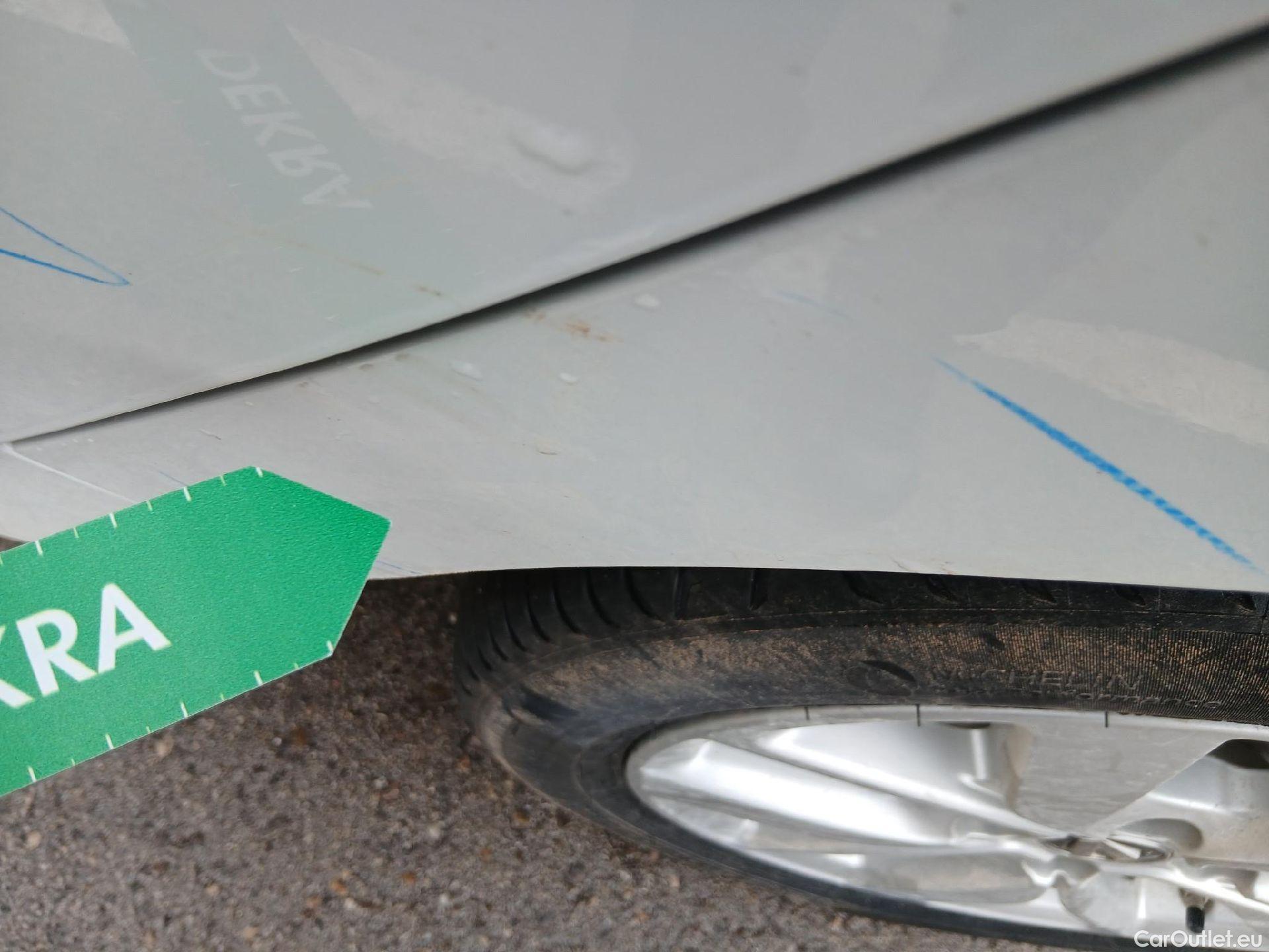  Renault  Zoe RENAULT  / 2013 / 5P / berlina con portón Limited 40 R110 -18 #29