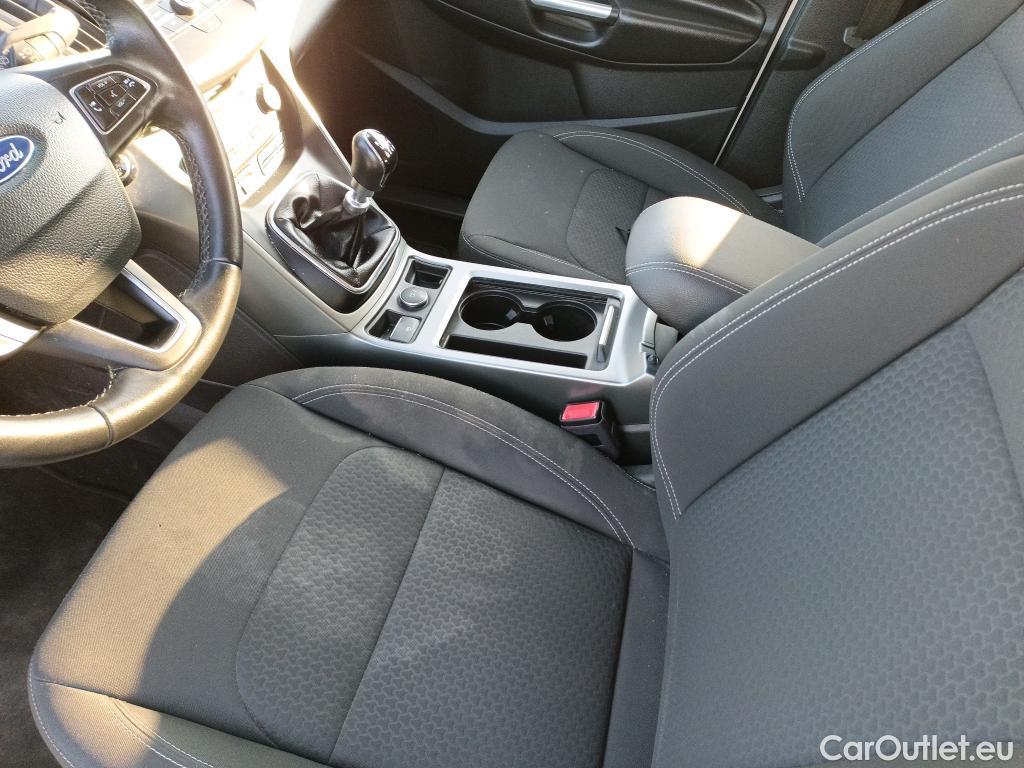  Ford  Kuga FORD  / 2016 / 5P / todoterreno 1.5 EcoBoost 88kW 4x2 Trend+ (CX) #4