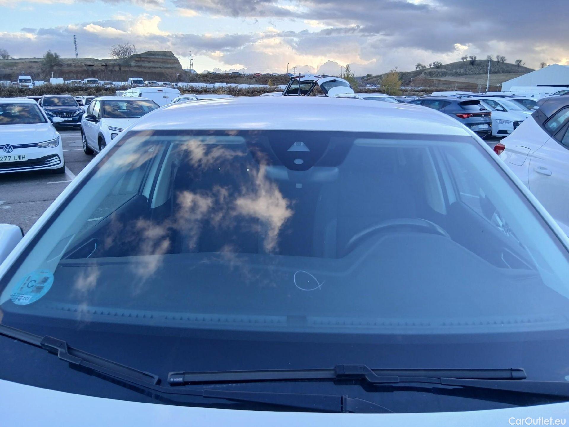  Volkswagen  Polo VOLKSWAGEN  / 2021 / 5P / berlina con portón Life 1.0 TSI 70kW (95CV) #2