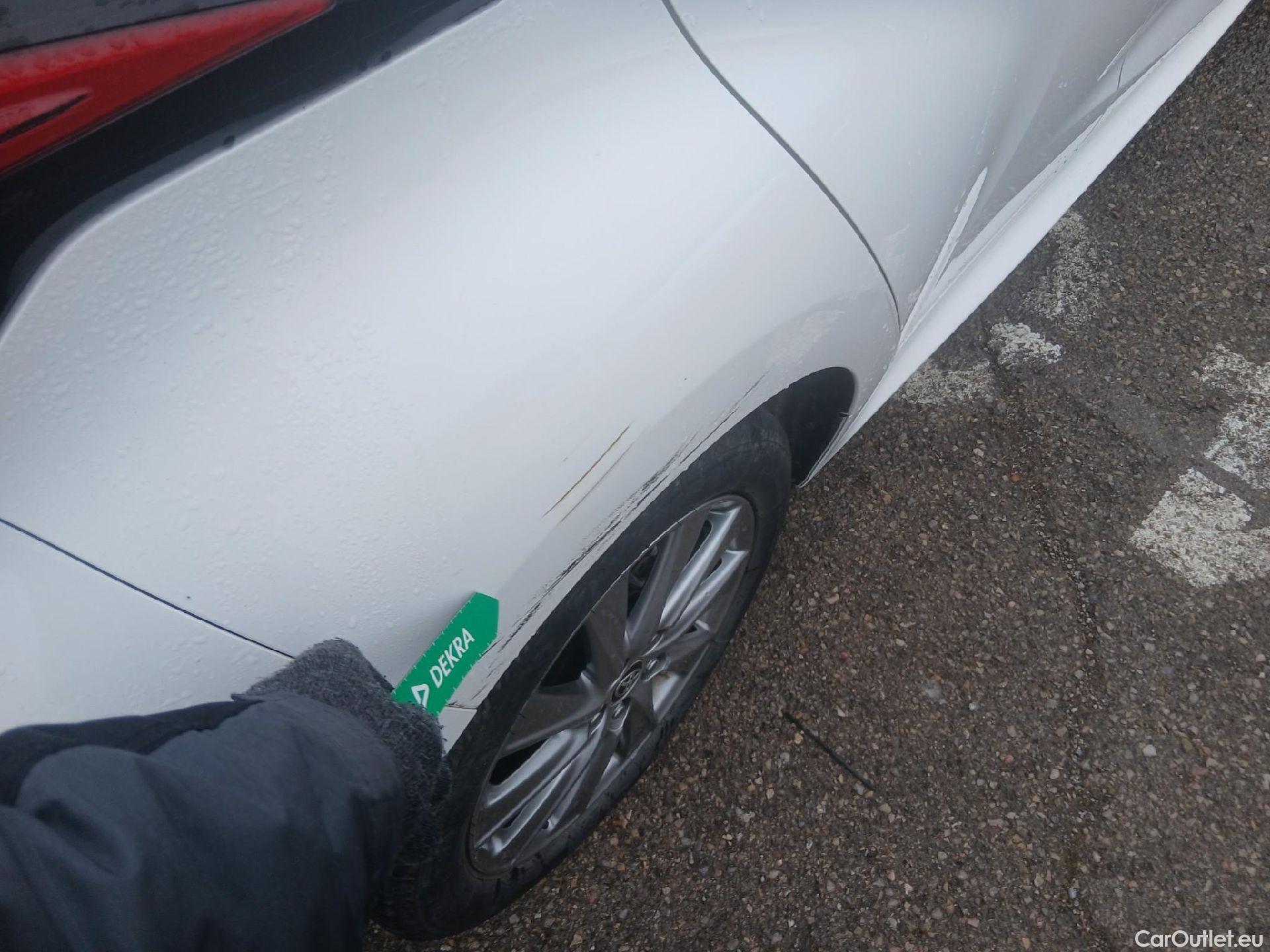  Toyota  Yaris TOYOTA  / 2020 / 5P / berlina con portón 1.5 120H Active Tech #18