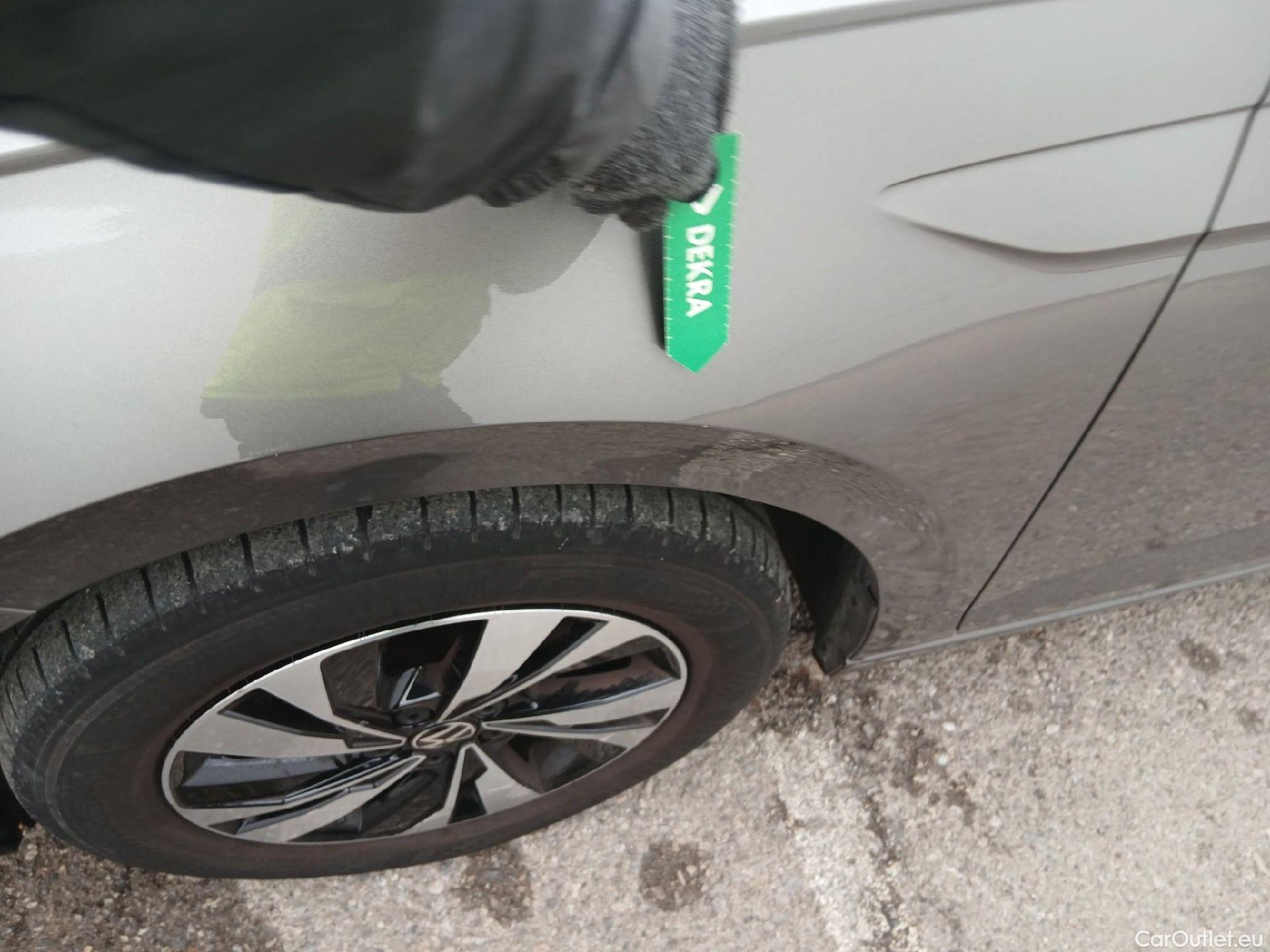  Volkswagen  Polo VOLKSWAGEN  / 2017 / 5P / berlina con portón Advance 1.0 TSI 70kW (95CV) #5