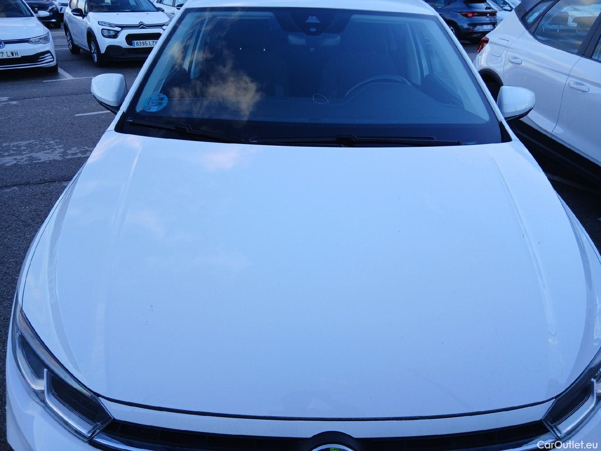  Volkswagen  Polo VOLKSWAGEN  / 2021 / 5P / berlina con portón Life 1.0 TSI 70kW (95CV) #4