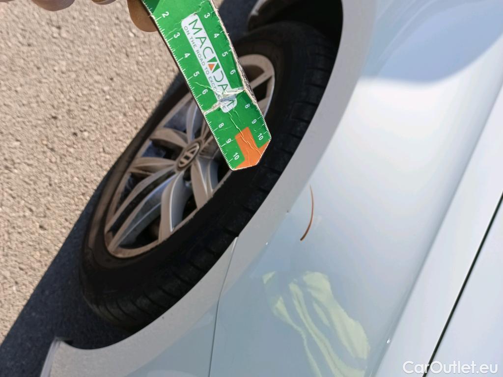  Volkswagen  Golf  VOLKSWAGEN / 2016 / 5P / berlina con portón Last Edition 1.5 TSI EVO 96kW (130CV) (CX) #9