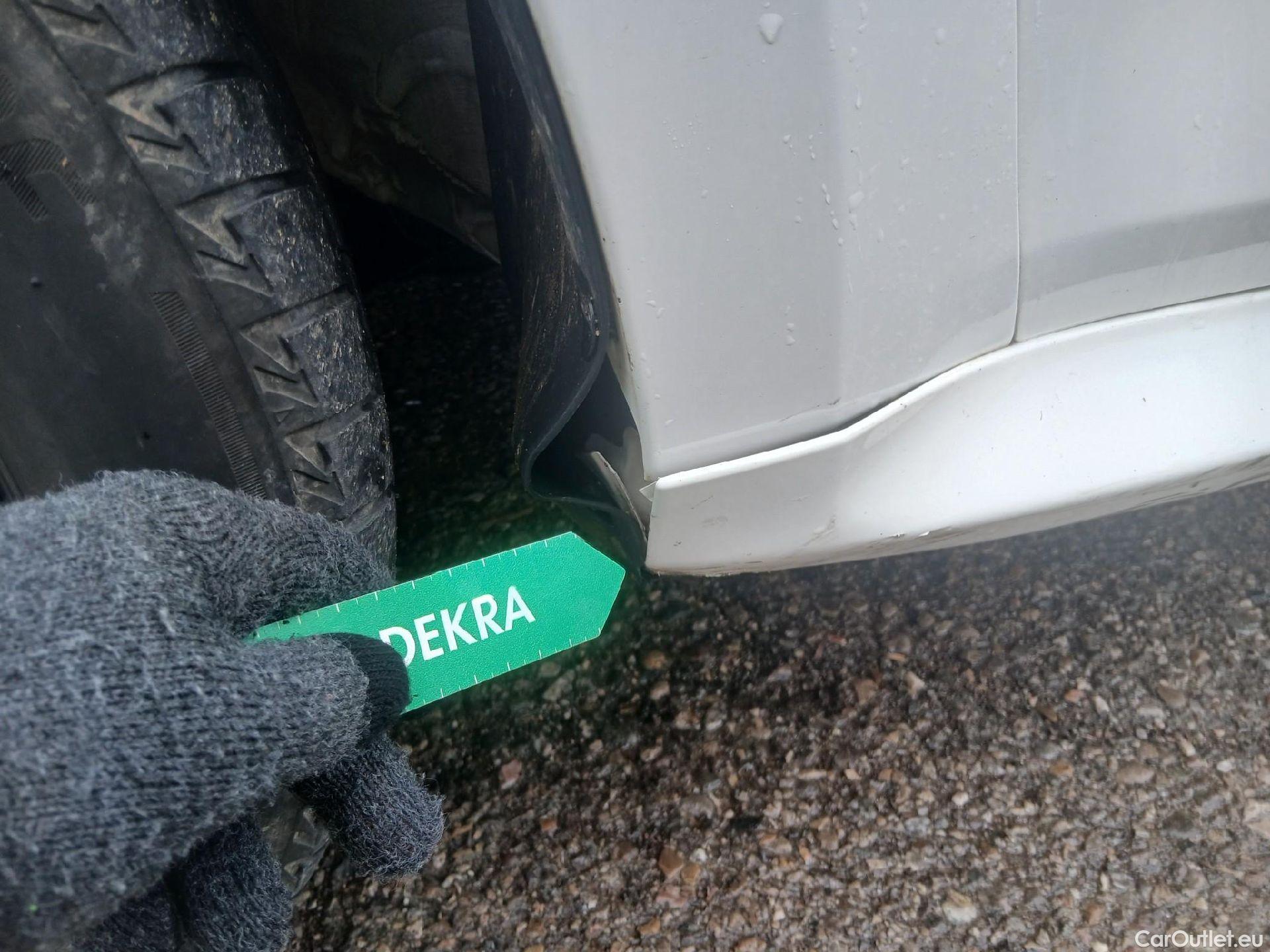  Toyota  Yaris TOYOTA  / 2020 / 5P / berlina con portón 1.5 120H Active Tech #6