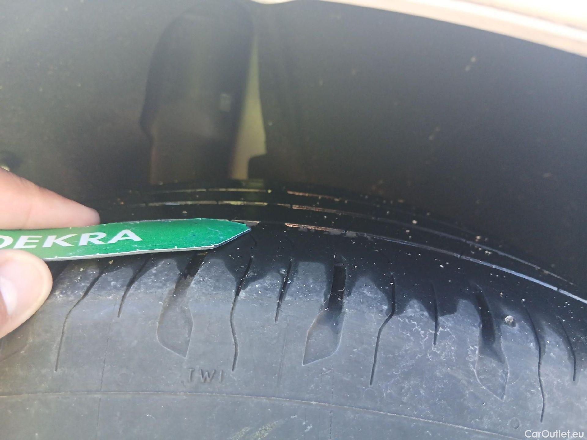  Mercedes  B-Klasse MERCEDES-BENZ Clase B / 2019 / 5P / monovolumen compacto B 180 d #4