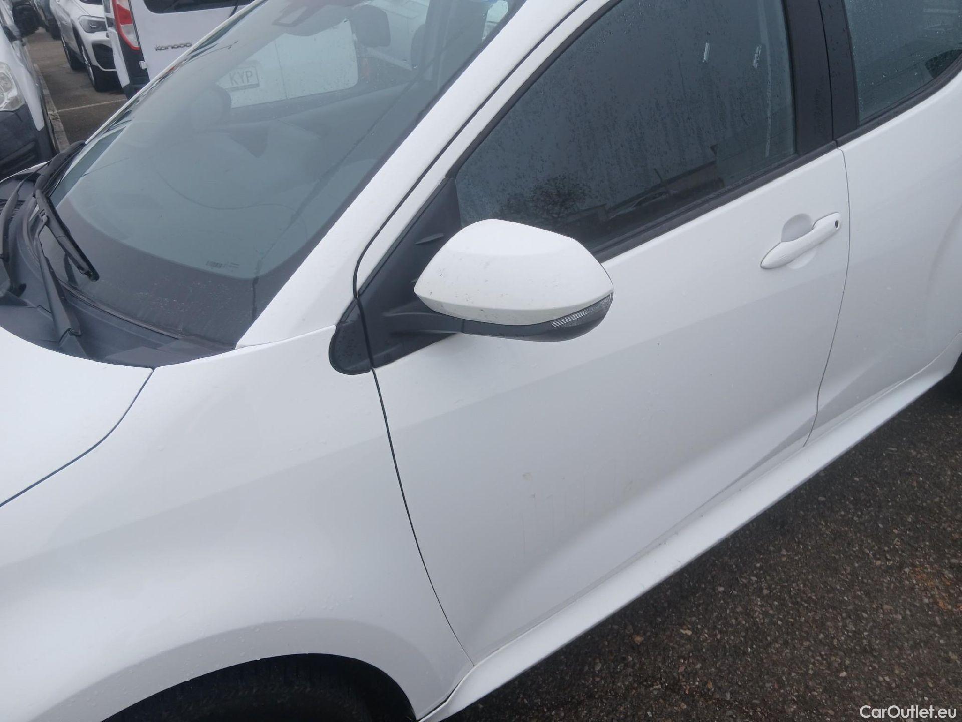  Toyota  Yaris TOYOTA  / 2020 / 5P / berlina con portón 1.5 120H Active Tech #10