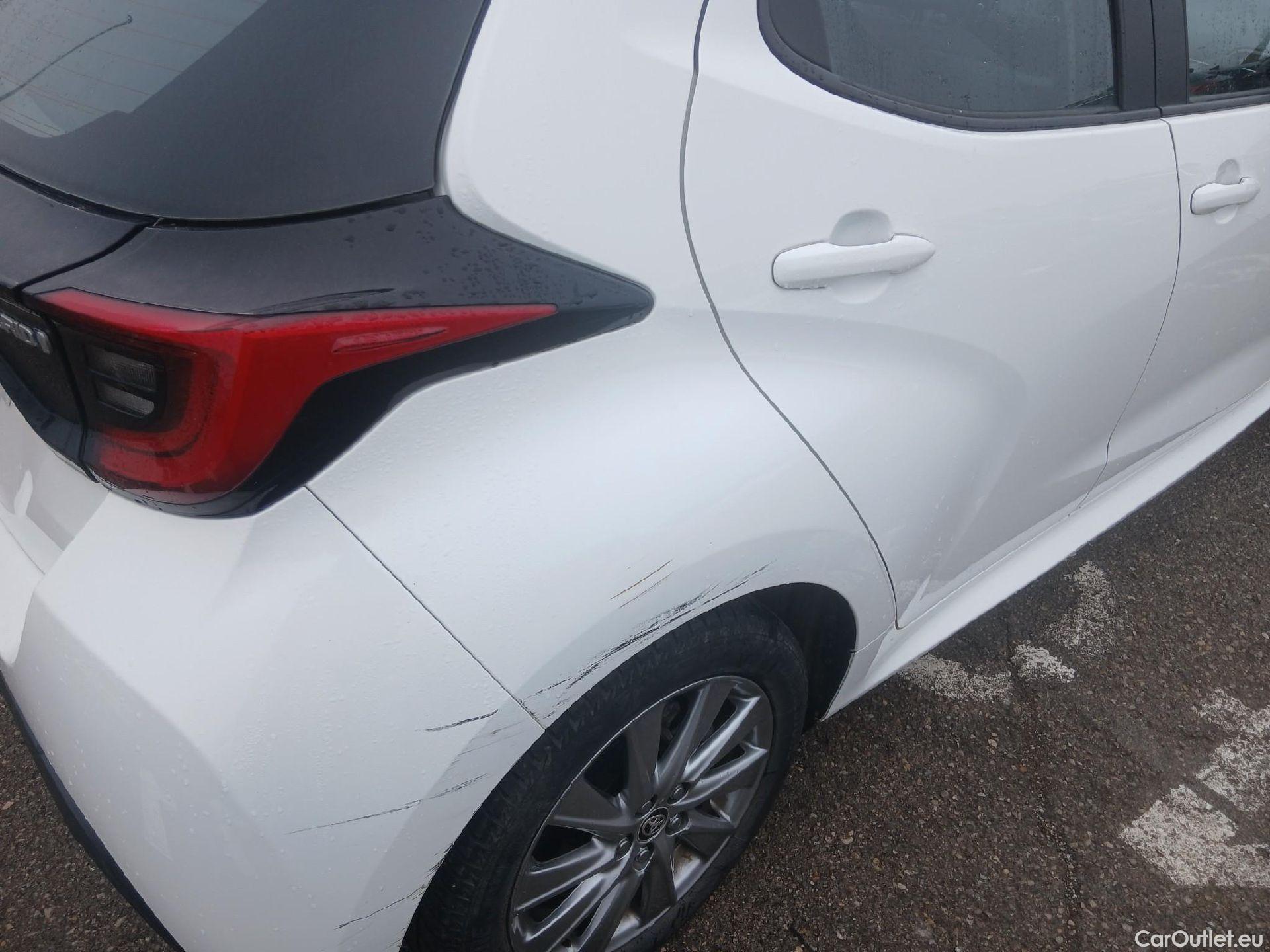  Toyota  Yaris TOYOTA  / 2020 / 5P / berlina con portón 1.5 120H Active Tech #17