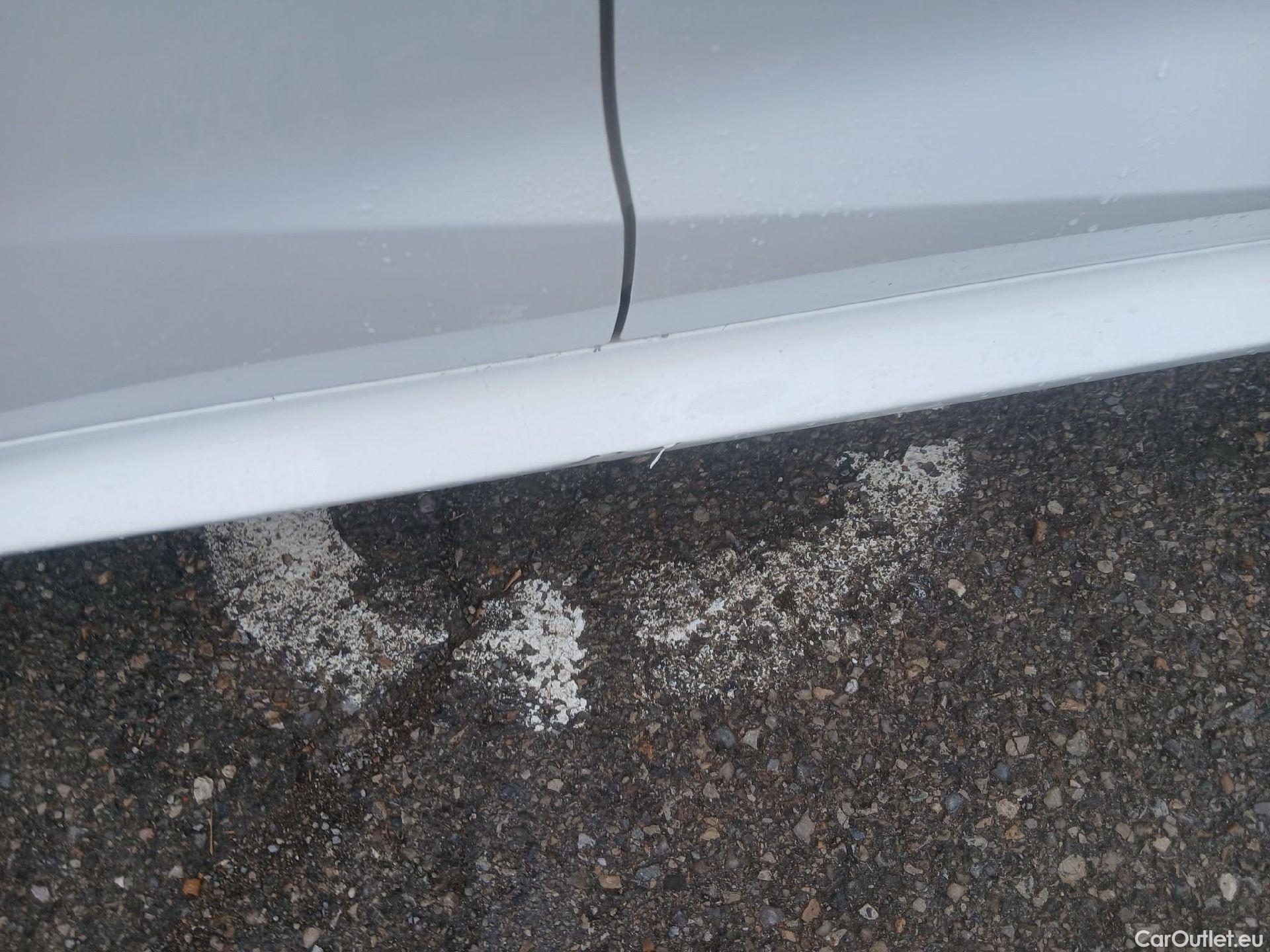  Toyota  Yaris TOYOTA  / 2020 / 5P / berlina con portón 1.5 120H Active Tech #19