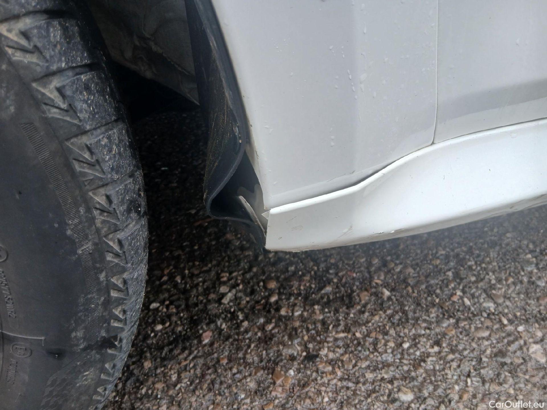  Toyota  Yaris TOYOTA  / 2020 / 5P / berlina con portón 1.5 120H Active Tech #5