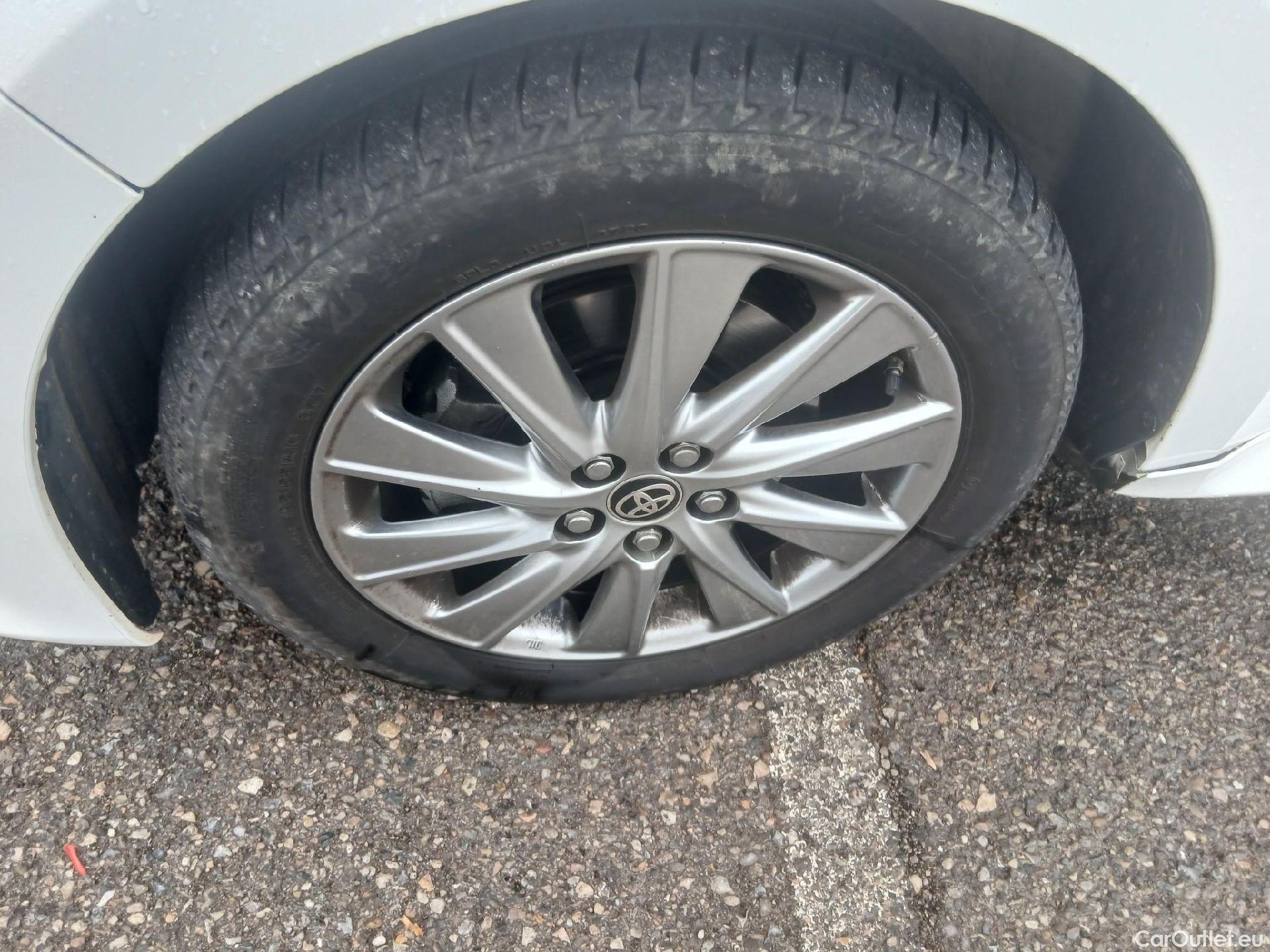  Toyota  Yaris TOYOTA  / 2020 / 5P / berlina con portón 1.5 120H Active Tech #4