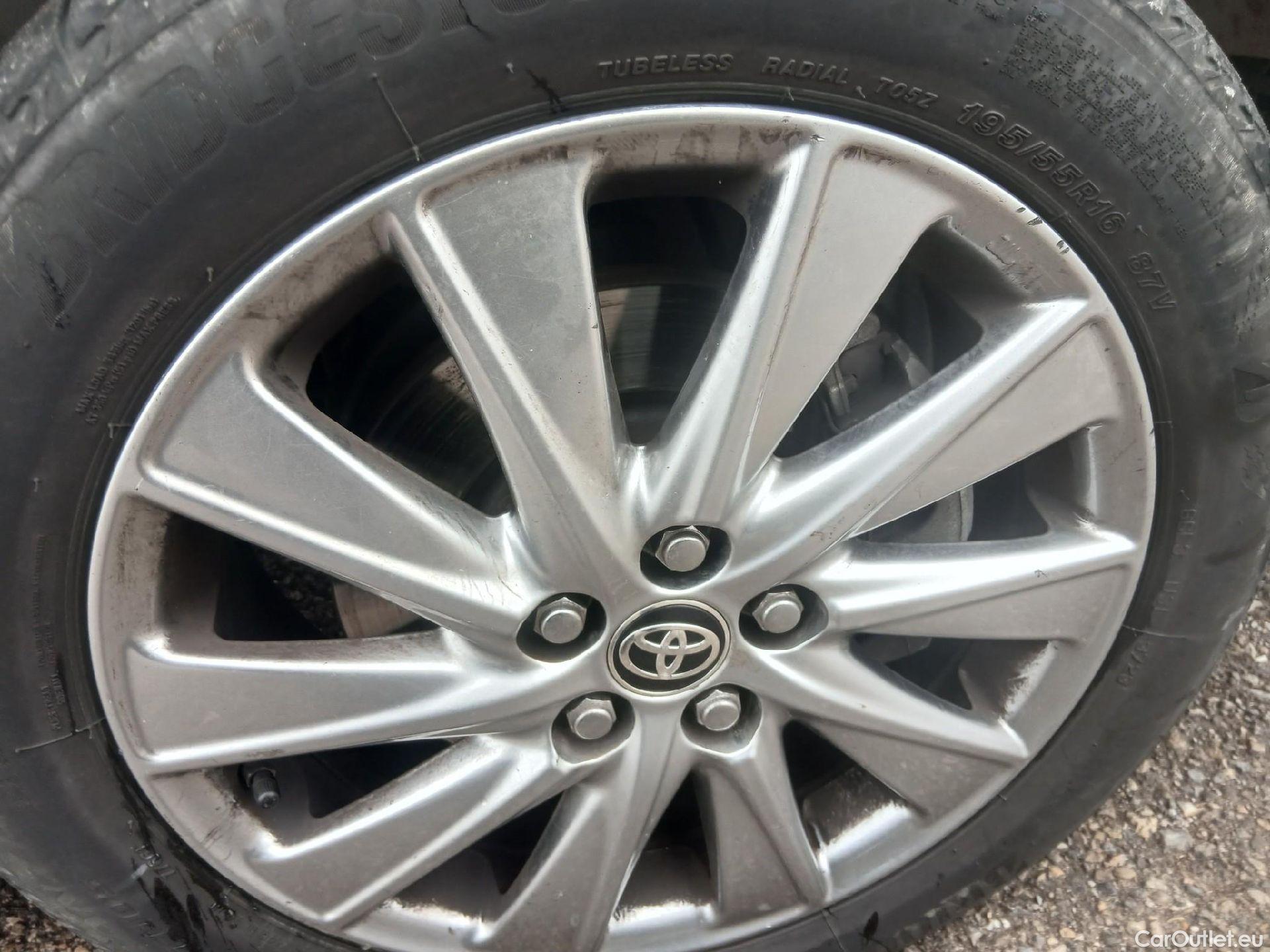  Toyota  Yaris TOYOTA  / 2020 / 5P / berlina con portón 1.5 120H Active Tech #30