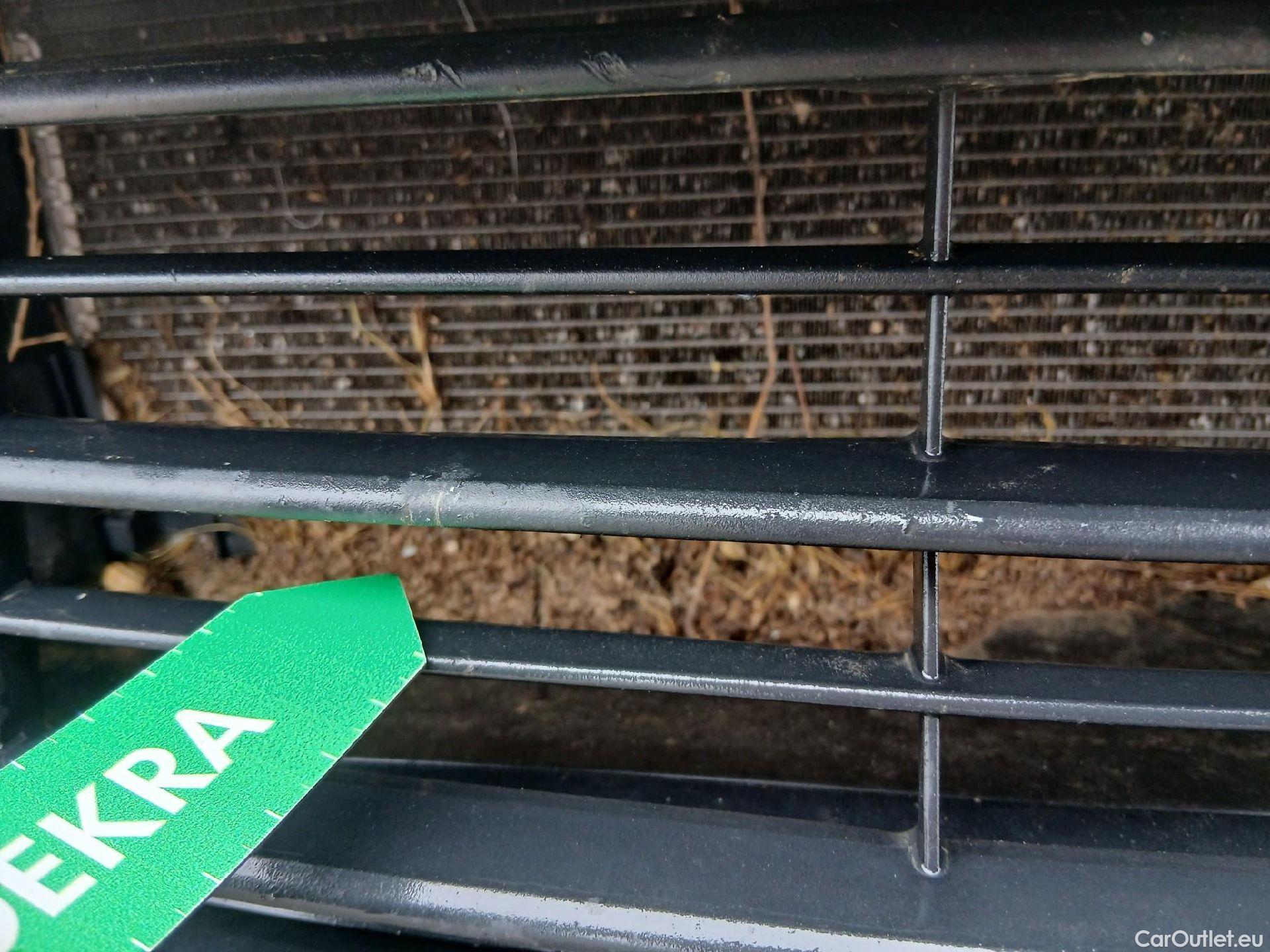  Toyota  Yaris TOYOTA  / 2020 / 5P / berlina con portón 1.5 120H Active Tech #28