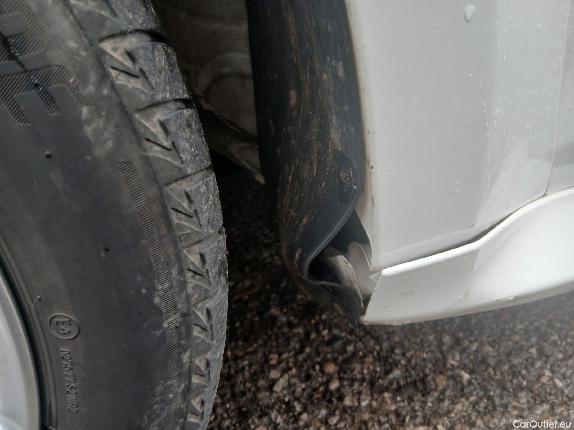  Toyota  Yaris TOYOTA  / 2020 / 5P / berlina con portón 1.5 120H Active Tech #7