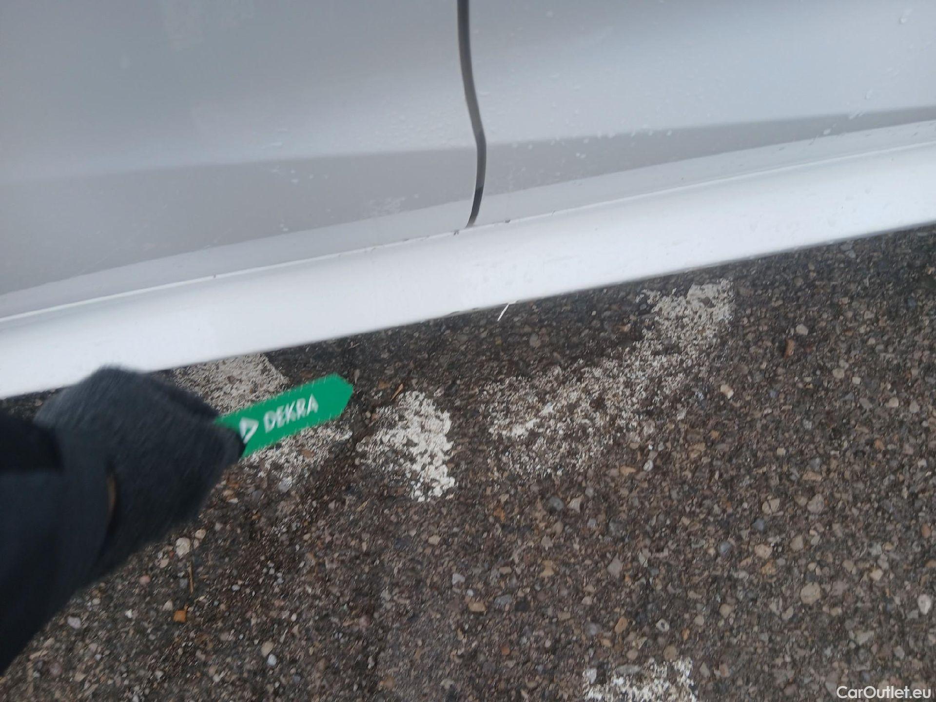  Toyota  Yaris TOYOTA  / 2020 / 5P / berlina con portón 1.5 120H Active Tech #20