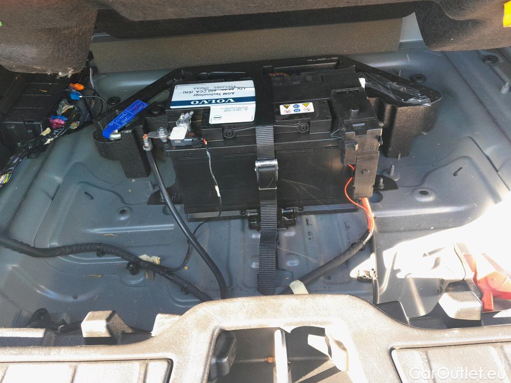  Volvo  XC 40 VOLVO XC40 / 2017 / 5P / todoterreno 1.5 T5 Twin Recharge R-Design Auto #2