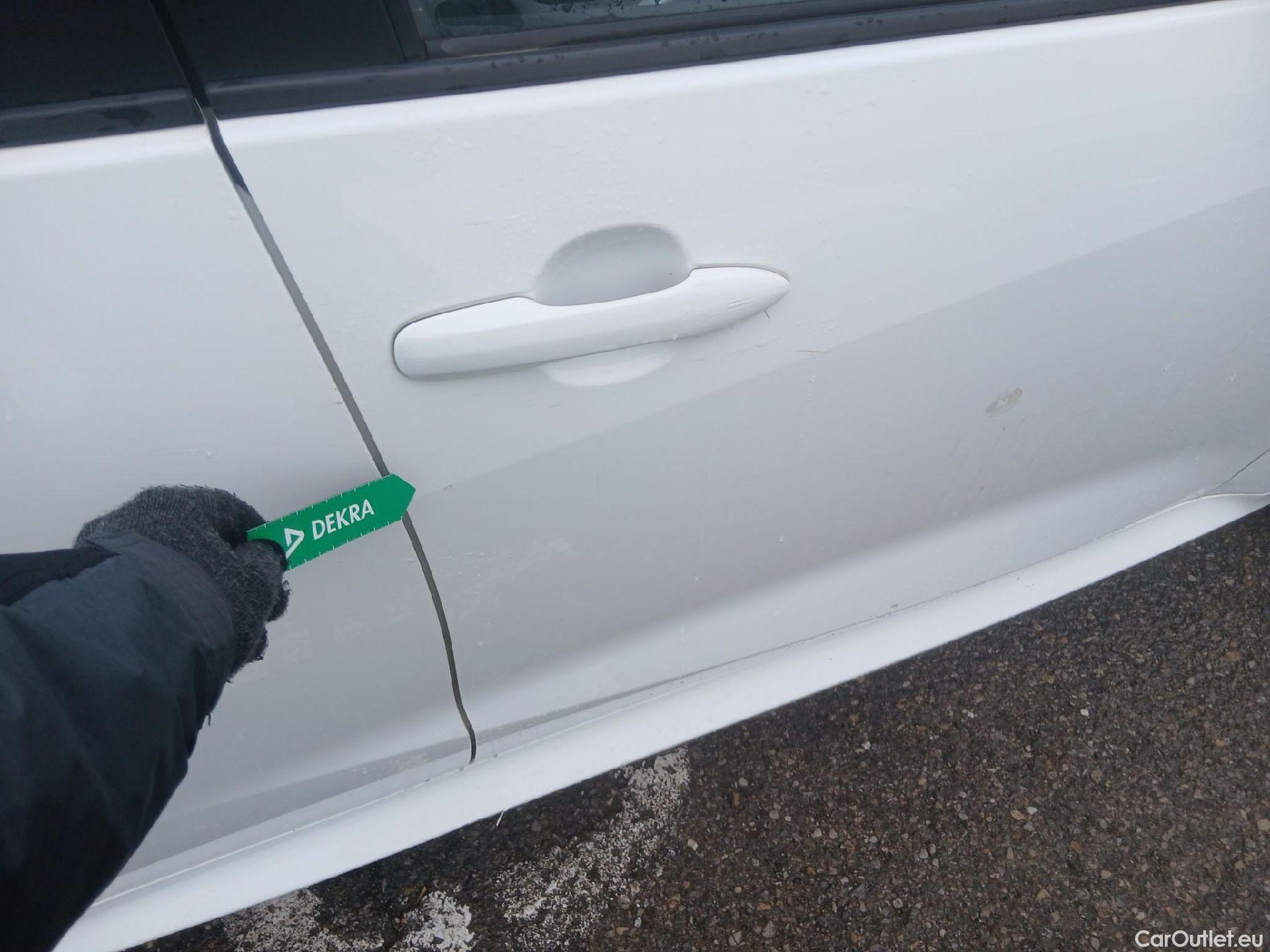  Toyota  Yaris TOYOTA  / 2020 / 5P / berlina con portón 1.5 120H Active Tech #21