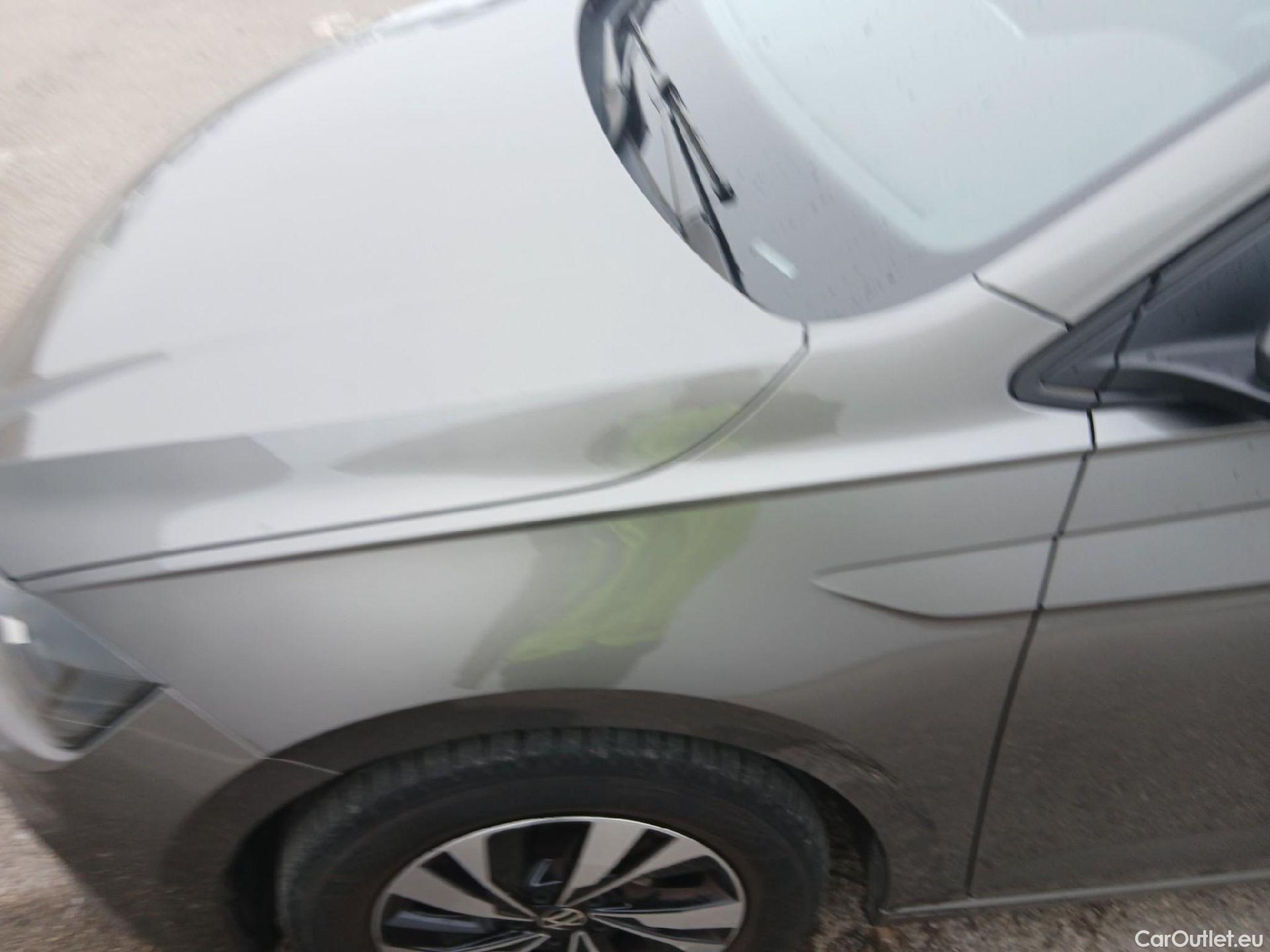  Volkswagen  Polo VOLKSWAGEN  / 2017 / 5P / berlina con portón Advance 1.0 TSI 70kW (95CV) #6