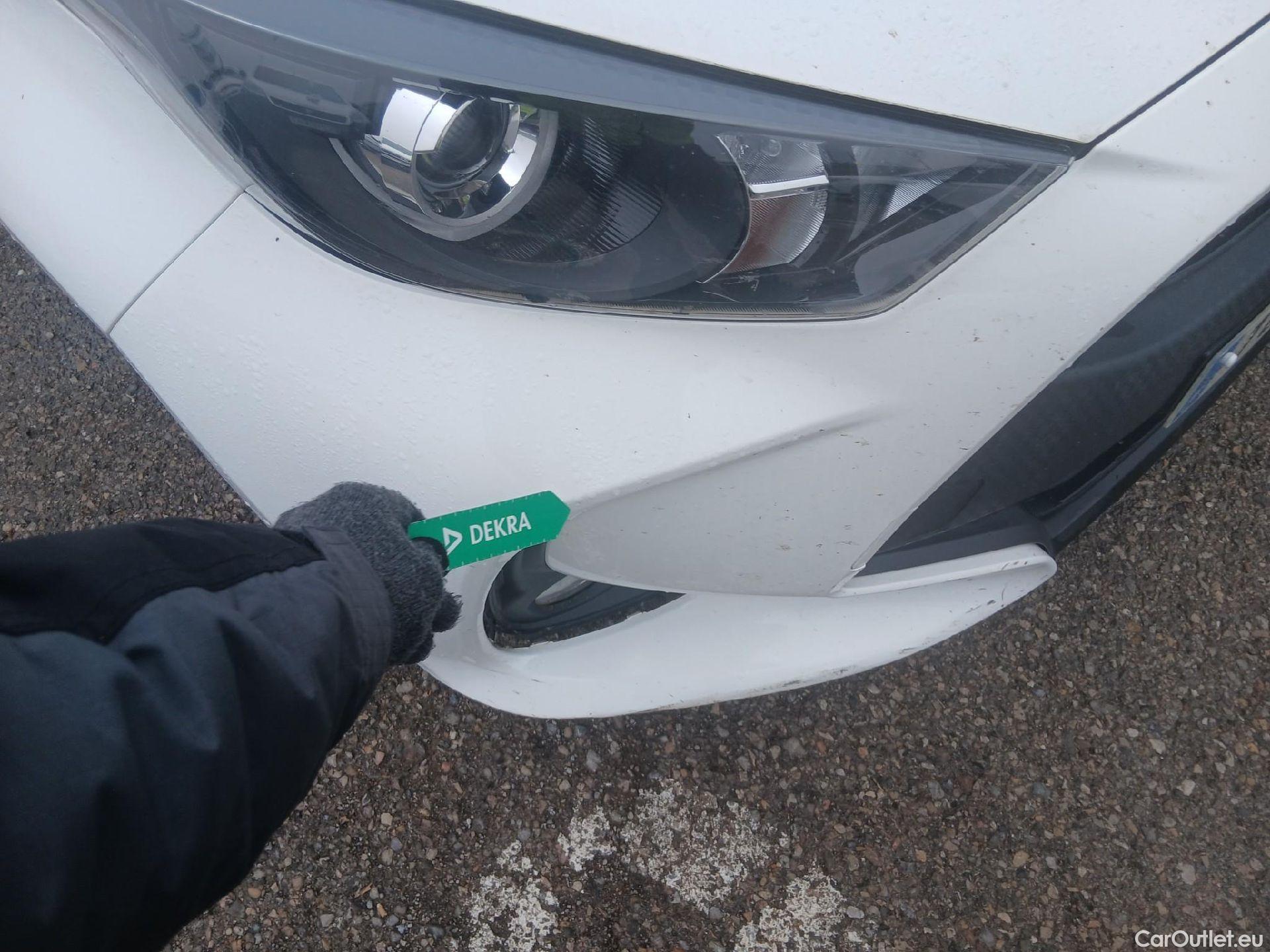  Toyota  Yaris TOYOTA  / 2020 / 5P / berlina con portón 1.5 120H Active Tech #2