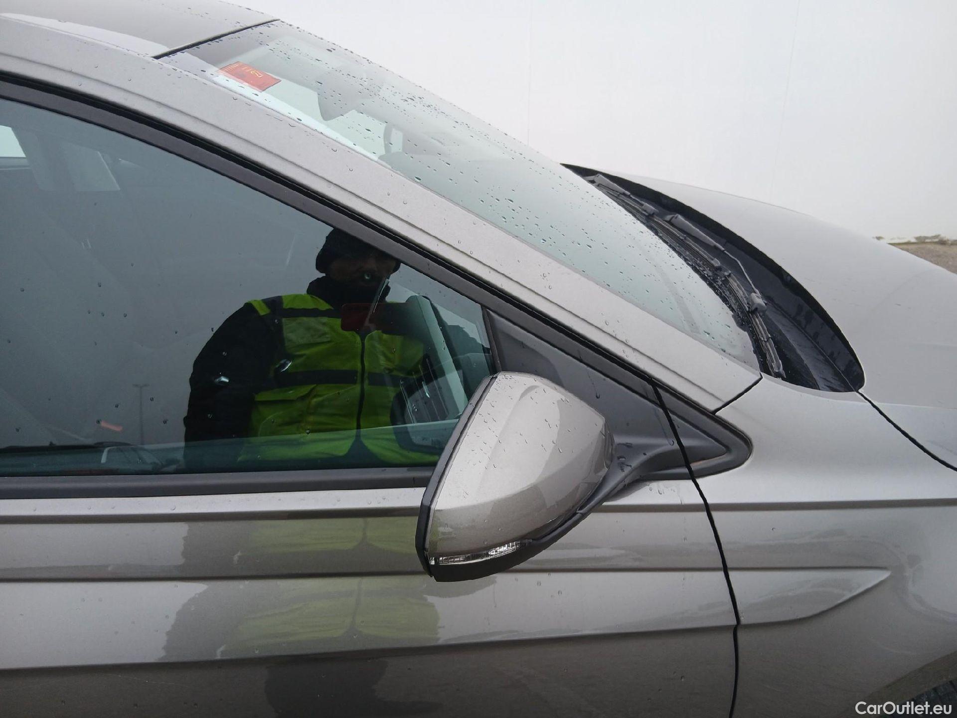  Volkswagen  Polo VOLKSWAGEN  / 2017 / 5P / berlina con portón Advance 1.0 TSI 70kW (95CV) #18