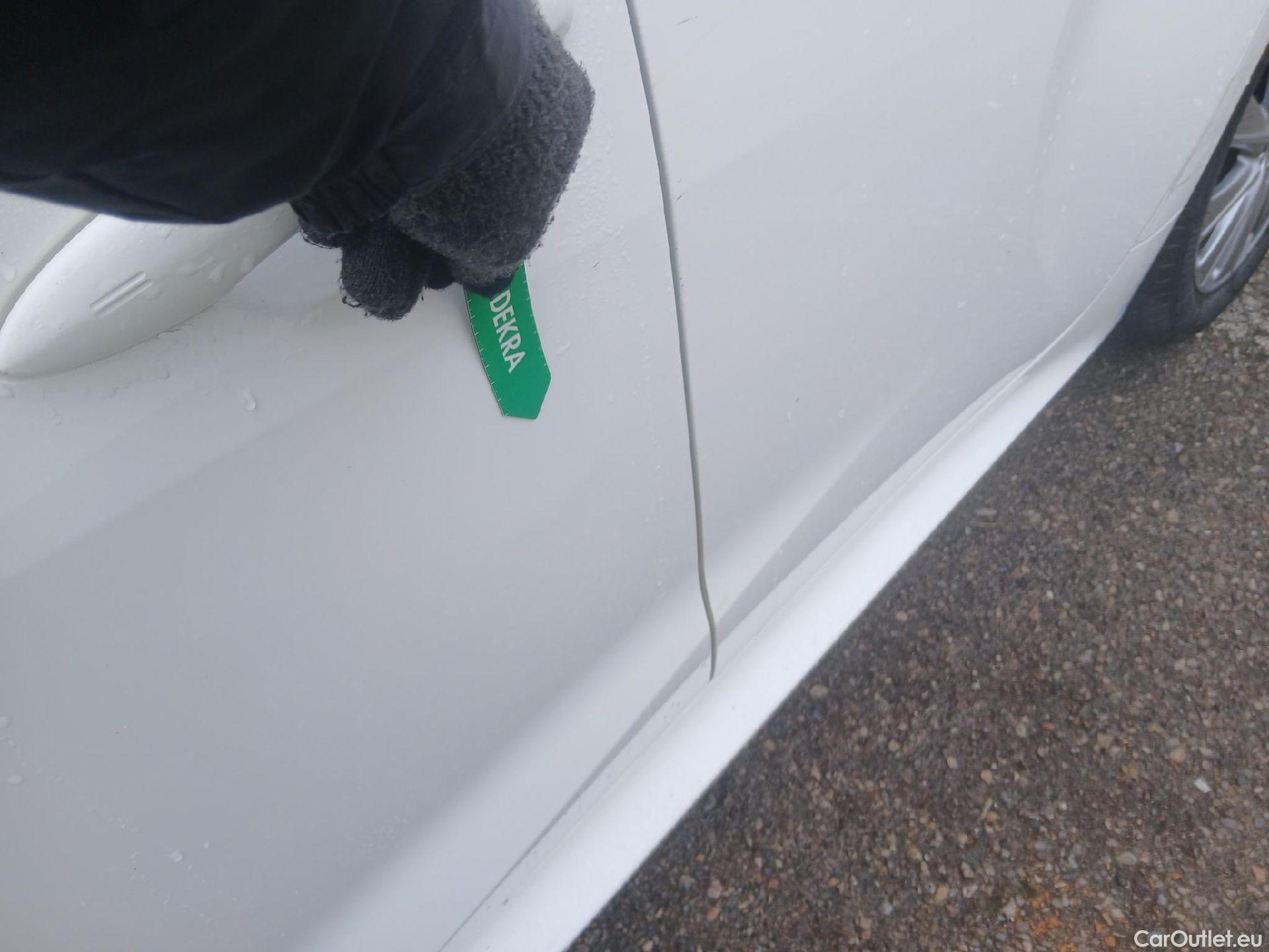  Toyota  Yaris TOYOTA  / 2020 / 5P / berlina con portón 1.5 120H Active Tech #9