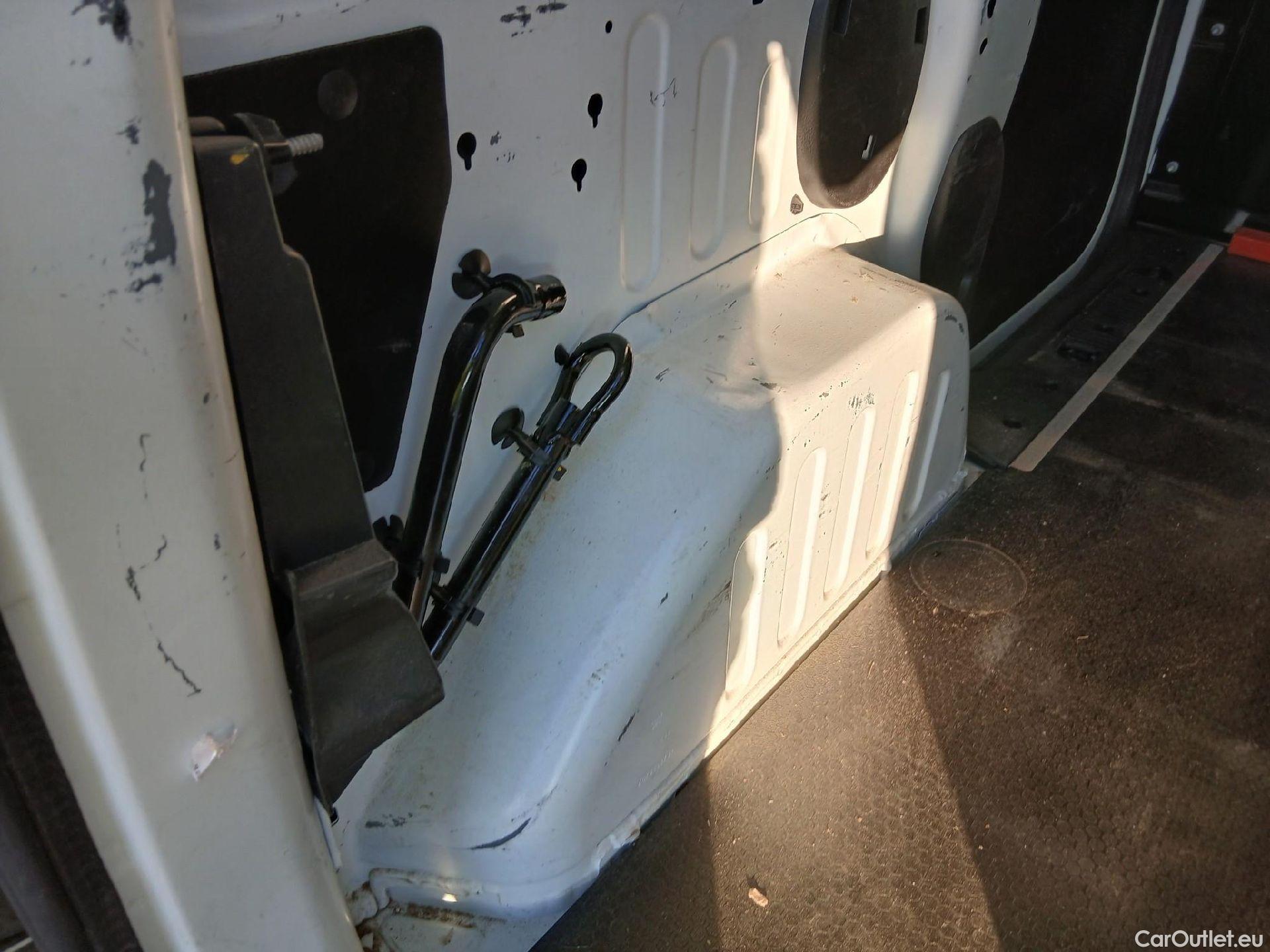  Dacia  Dokker DACIA  / 2013 / 4P / furgón derivado de turismo Van Essential 1.6 80kW (110CV) ECO-G #50