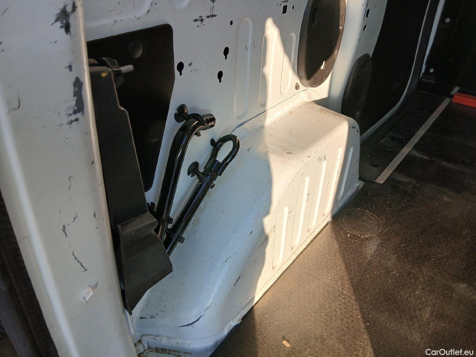  Dacia  Dokker DACIA  / 2013 / 4P / furgón derivado de turismo Van Essential 1.6 80kW (110CV) ECO-G #49