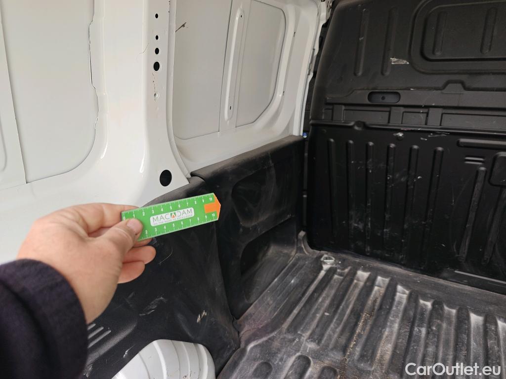  Peugeot  Partner PEUGEOT  / 2018 / 3P / furgón derivado de turismo Pro Standard 600kg BlueHDi 73kW (AC) #25