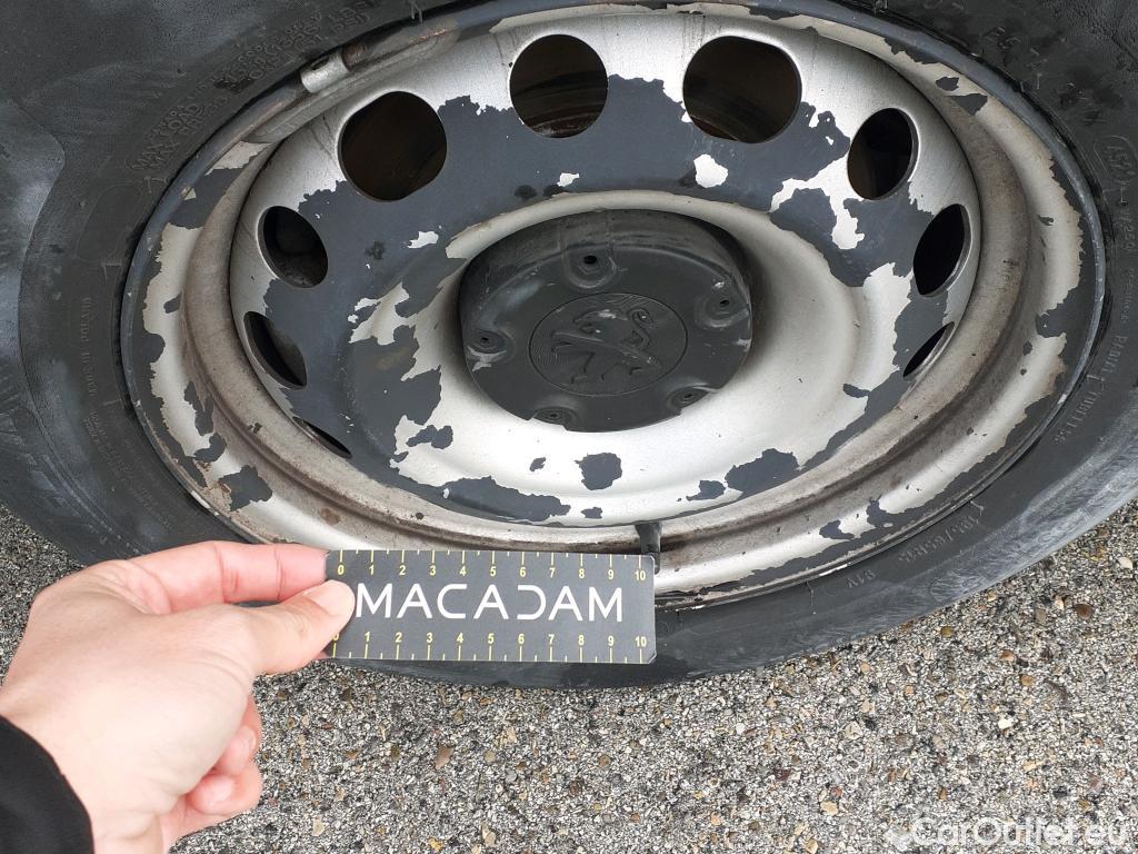  Peugeot  Partner PEUGEOT  VU 4p 2G furgón derivado de Furgón Confort PackL2 BlueHDi 73KW (100) #13