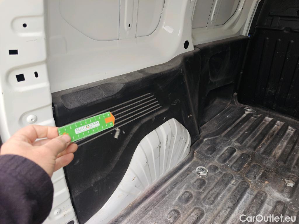  Peugeot  Partner PEUGEOT  / 2018 / 3P / furgón derivado de turismo Pro Standard 600kg BlueHDi 73kW (AC) #32