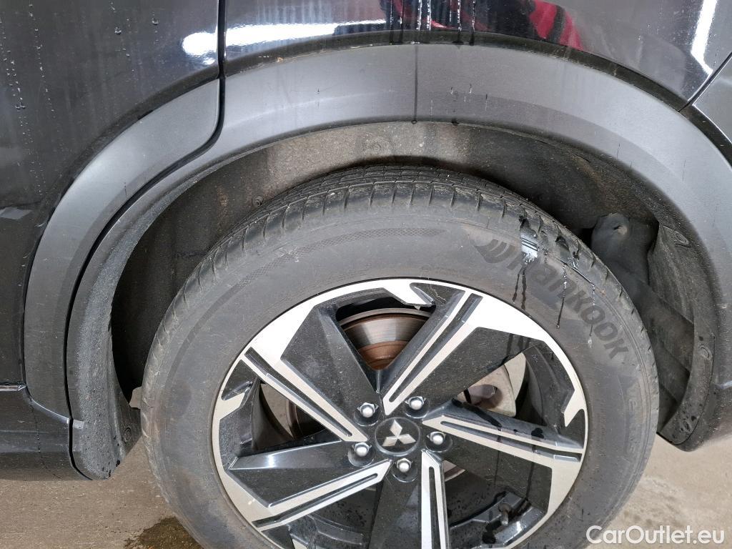  Land Rover  Discovery MITSUBISHI Eclipse Cross / 2020 / 5P / SUV 2.4 Twin Motor 4WD Intense Style #3