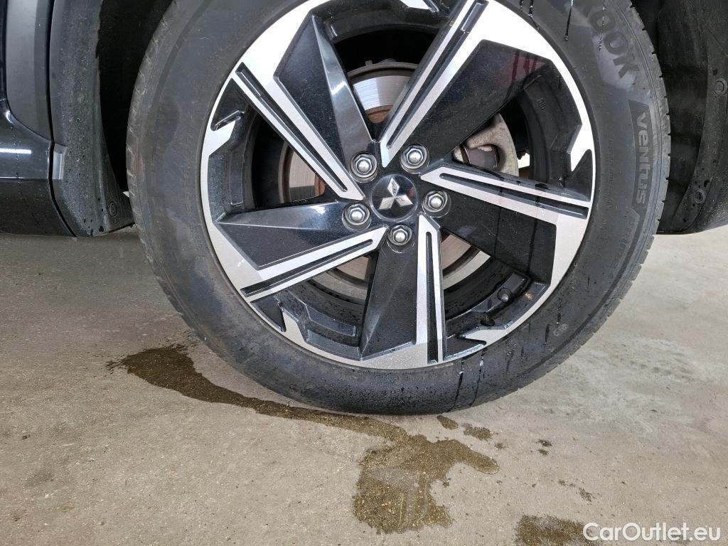  Land Rover  Discovery MITSUBISHI Eclipse Cross / 2020 / 5P / SUV 2.4 Twin Motor 4WD Intense Style #4