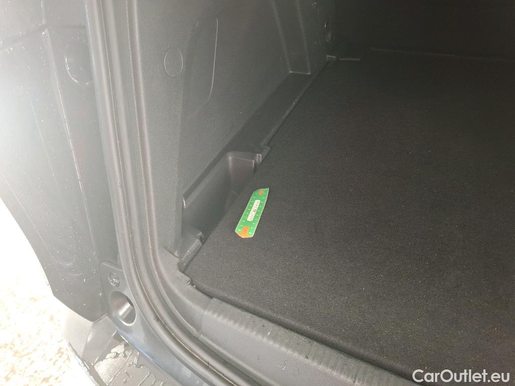  Peugeot  3008  Allure Business 1.5 HDi 130CV BVA8 E6d #24