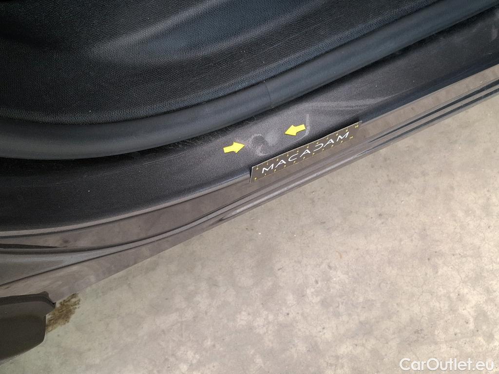  Peugeot  3008  Allure 1.5 HDi 130CV BVA8 E6d #41