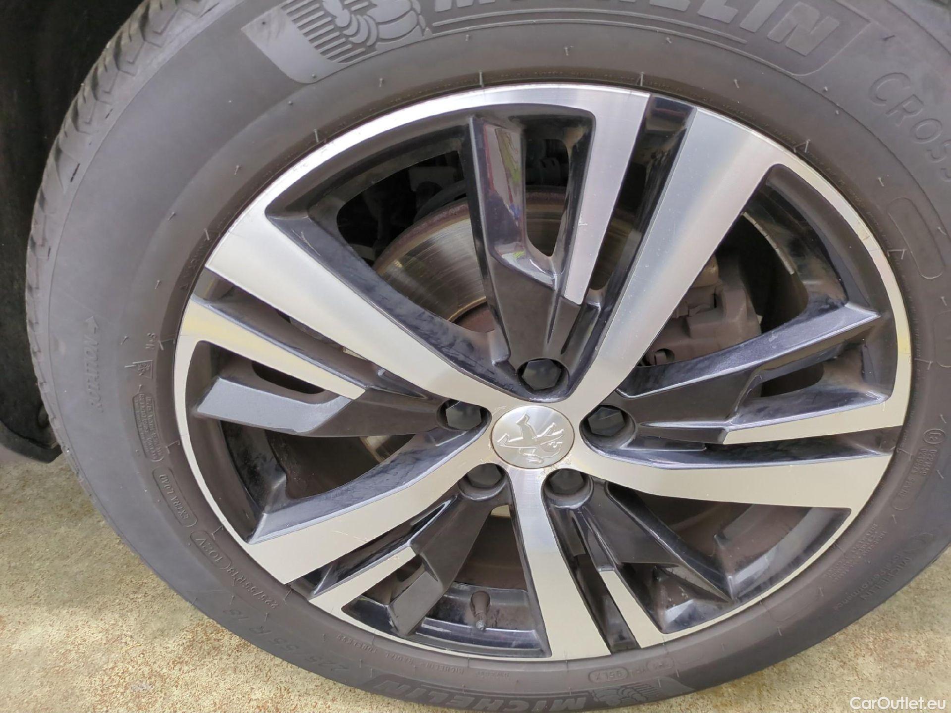  Peugeot  5008  Allure Business 1.5 HDi 130CV BVA8 7 Sieges E6dT #4