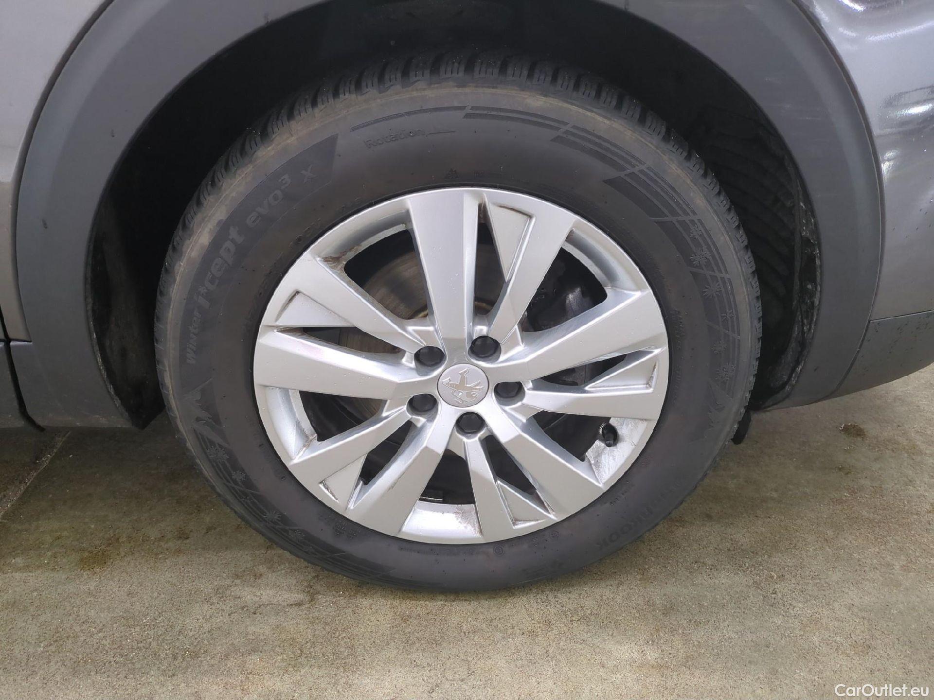  Peugeot  5008  Active Pack 1.5 HDi 130CV BVA8 7 Sieges E6d #9