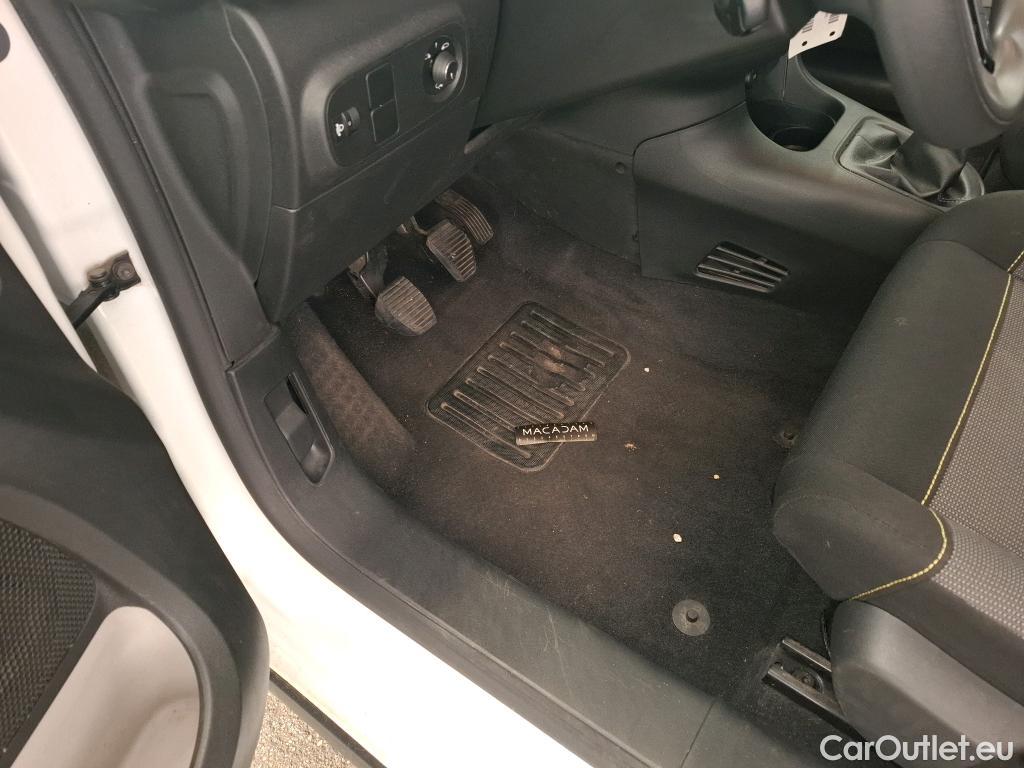  Citroen  C3  Société Feel Business R 1.5 BlueHDI 100CV BVM5 E6dT #1