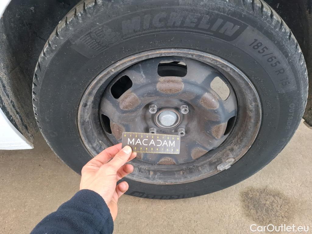  Peugeot  208  Affaire Pack CD Clim 1.4 HDi 70CV BVM5 E5 #44