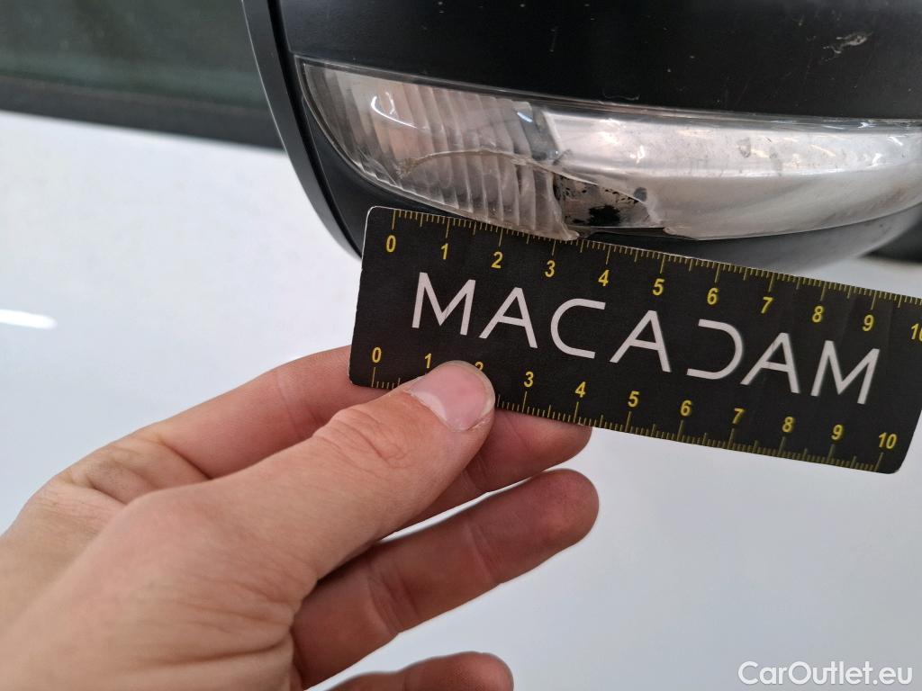  Peugeot  208  Affaire Pack CD Clim 1.4 HDi 70CV BVM5 E5 #38