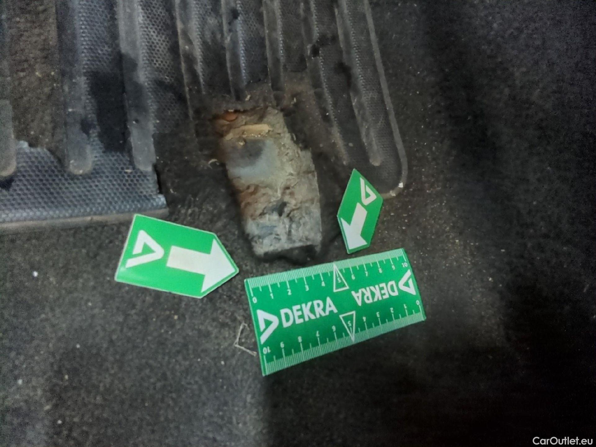  Peugeot  208  Affaire Pack Clim 1.6 HDi 75CV BVM5 E6 #11