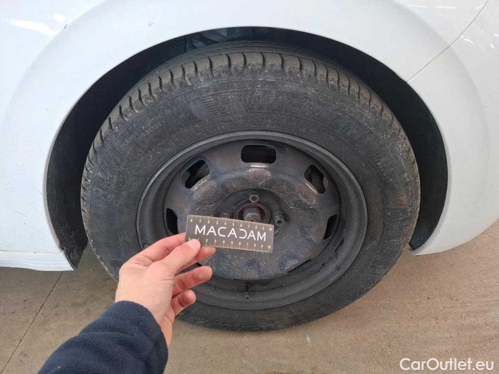  Peugeot  208  Affaire Pack CD Clim 1.4 HDi 70CV BVM5 E5 #41