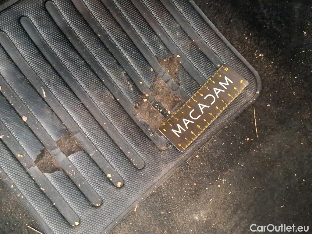  Peugeot  208  Affaire Pack CD Clim 1.4 HDi 70CV BVM5 E5 #3