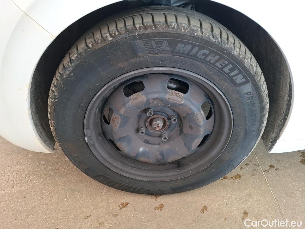  Peugeot  208  Affaire Pack CD Clim 1.4 HDi 70CV BVM5 E5 #46