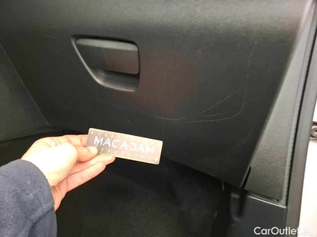  Peugeot  208  Affaire Pack CD Clim 1.4 HDi 70CV BVM5 E5 #32